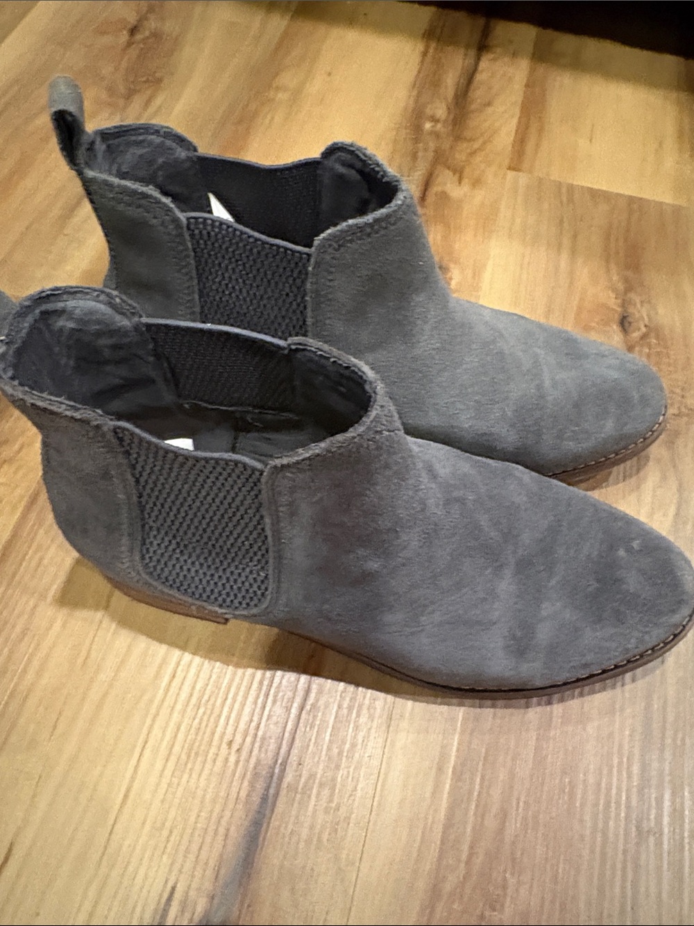Toms women’s Suede ankle Boots